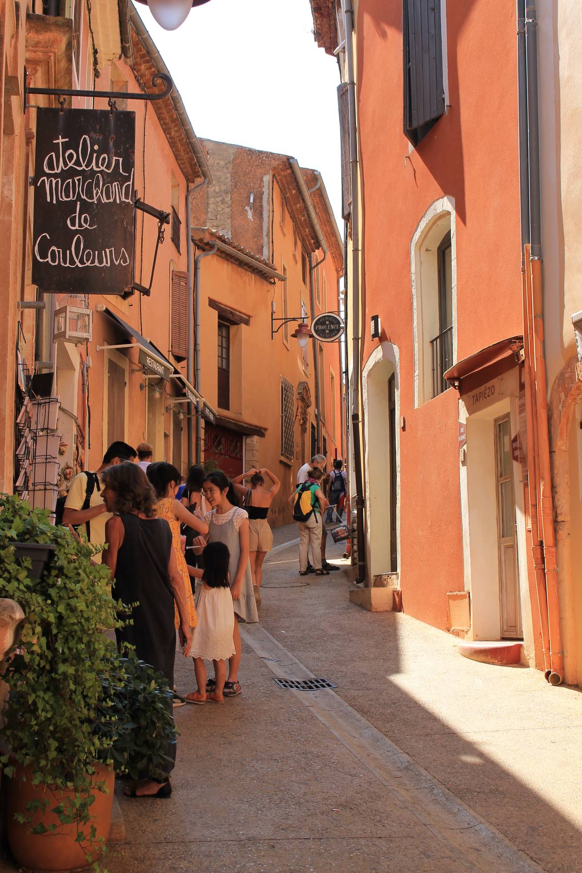 Roussillon Village Coloré Au Cœur Des Ocres Dans Le Luberon