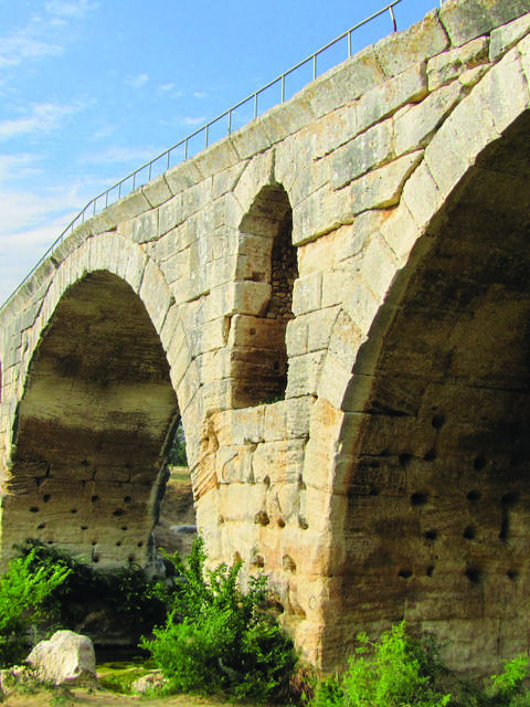 Pont Julien | Pont Romain