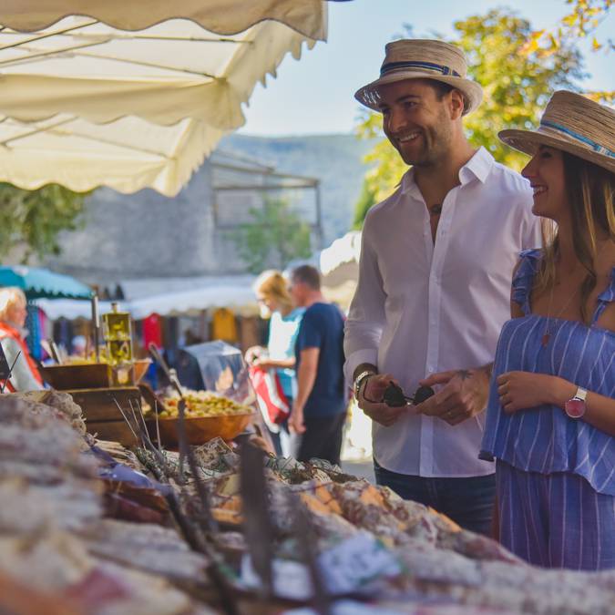 Couple | Marché de Bonnieux | Marché provençal